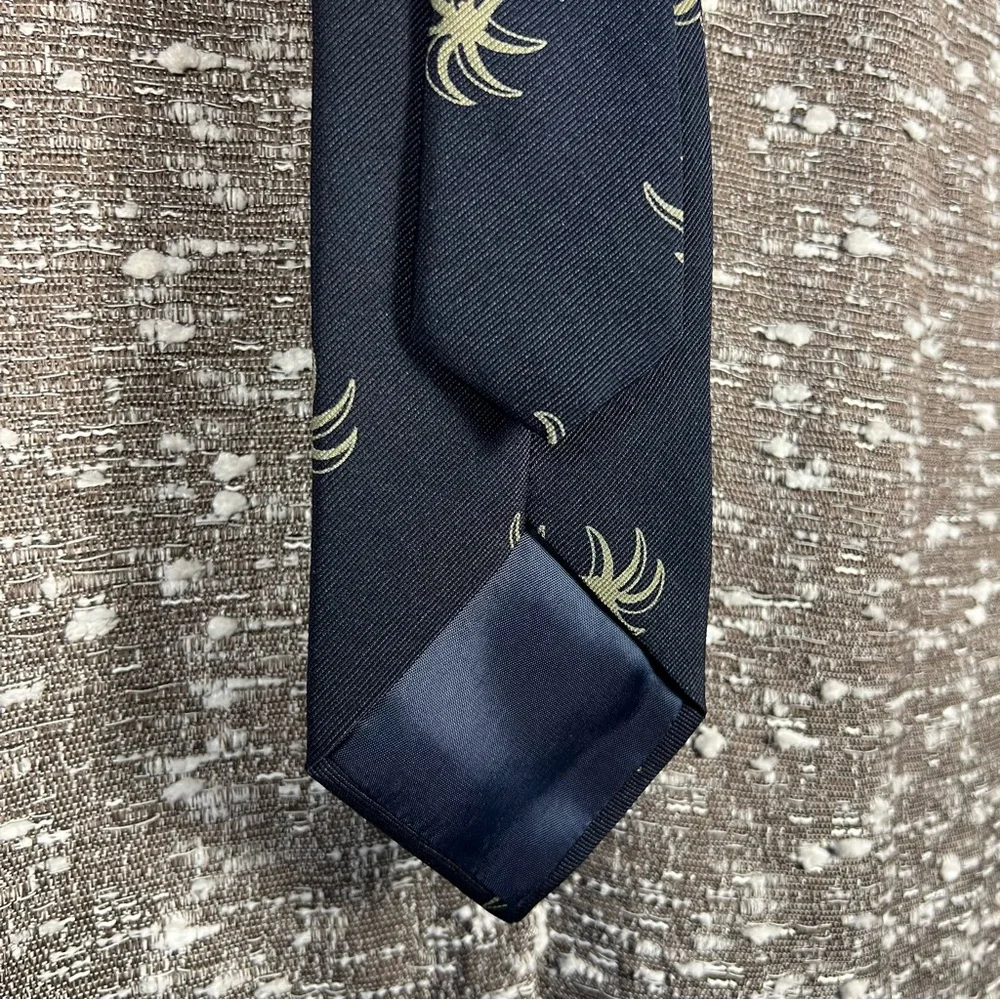 Vintage Giorgio Armani Made in Italy Silk Classic Cut‎ Standard Length Neck Tie